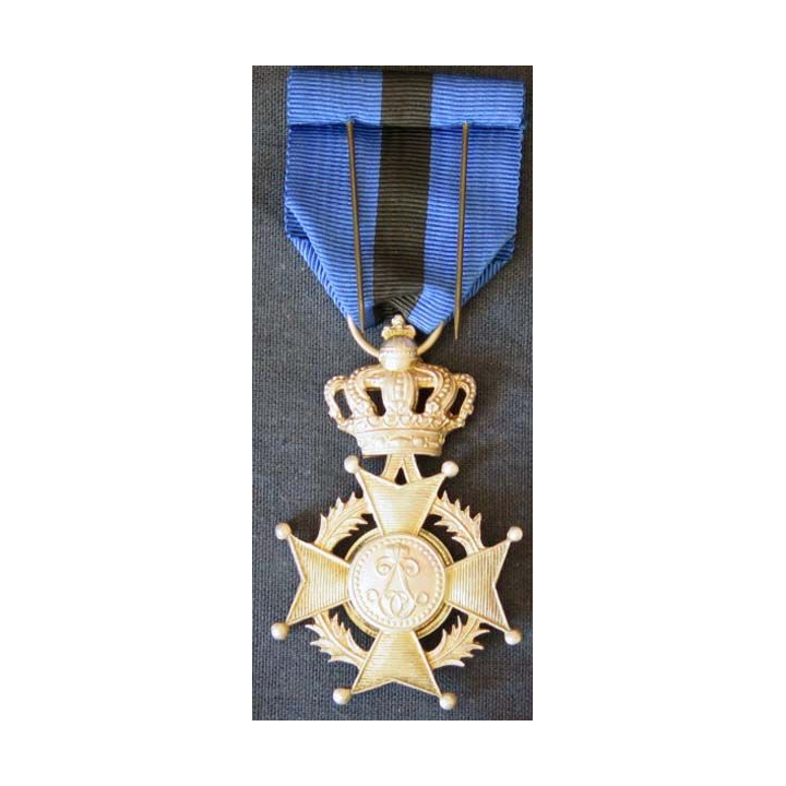 BELGIQUE : grade de chevalier de l'Ordre de Léopold II et avec épées