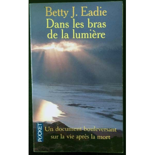 1. Dans les bras de la lumière de Betty J. Eadie aux éditions Filipacchi