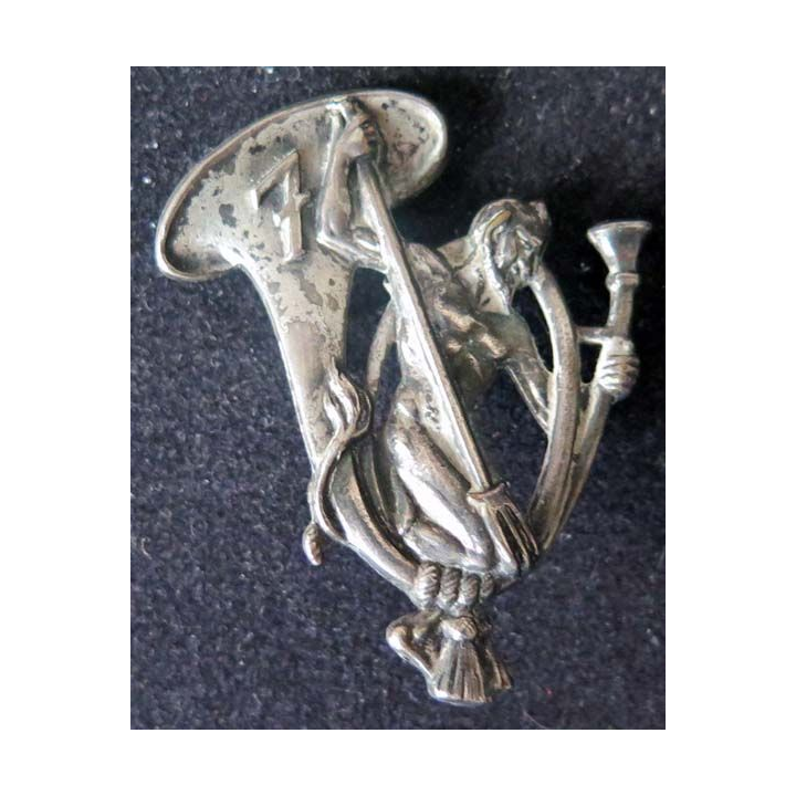 7° BCA : insigne métallique du 7° bataillon de chasseurs alpins de fabrication A . B Paris Réédition
