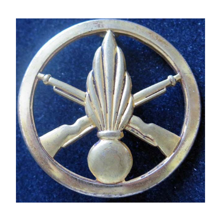 BERET INFANTERIE : insigne métallique de béret de l'infanterie de fabrication Béraudy-Vaure