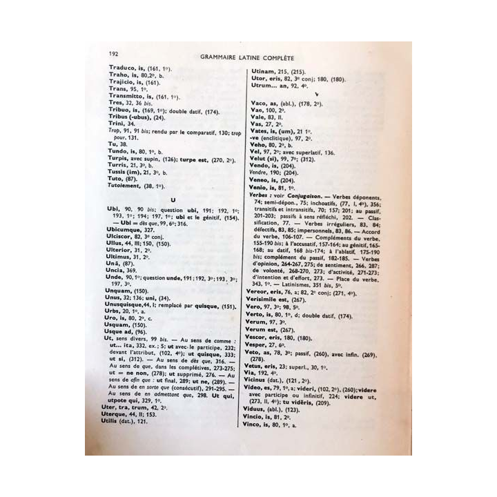 1. Grammaire latine de H. Petitmangin aux éditions J. De Gigord 1965