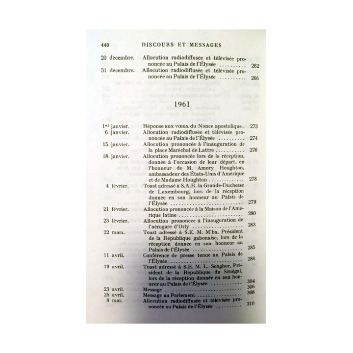 1. Discours et messages Tome 3 Avec le renouveau 1958 - 1962 de Charles de Gaulle aux éditions Plon