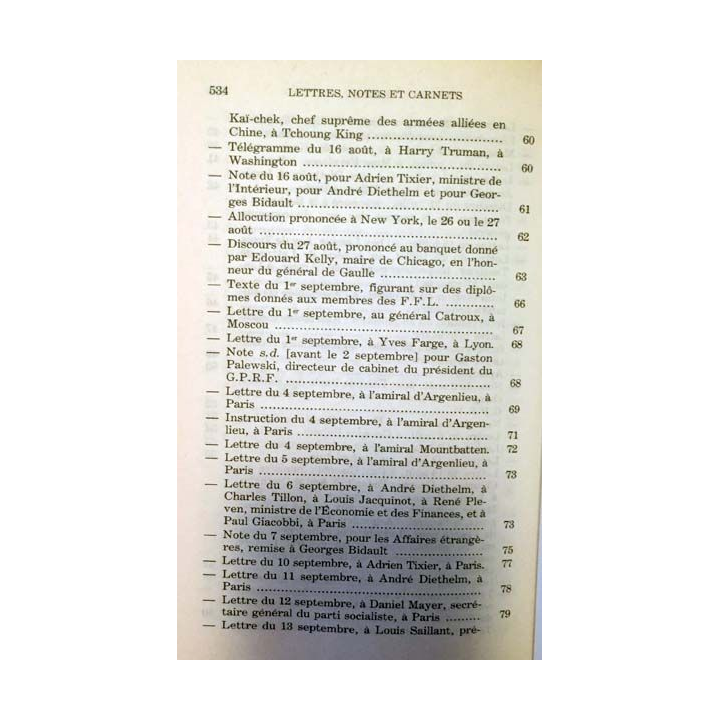 1. Lettres notes et carnets Mai 1945 - Juin 1951 de Charles de Gaulle aux éditions Plon