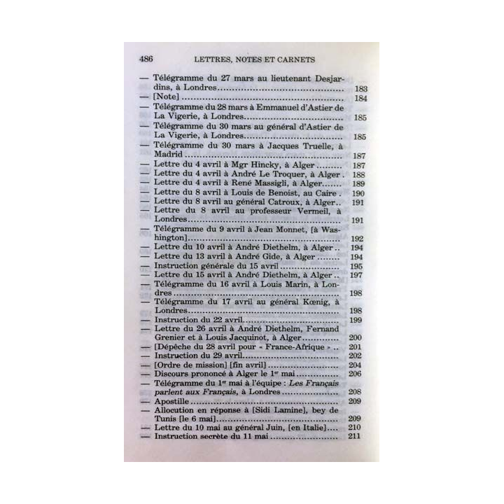 1. Lettres notes et carnets Juin 1943 - Mai 1945 de Charles de Gaulle aux éditions Plon