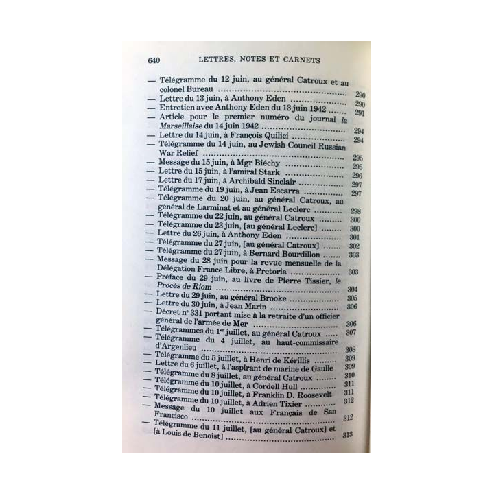 1. Lettres notes et carnets Juillet 1941 - Mai 1943 de Charles de Gaulle aux éditions Plon