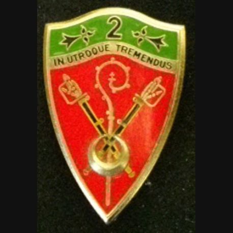 CHASSEURS : insigne métallique du 2° régiment de chasseurs de fabrication Delsart G.2263