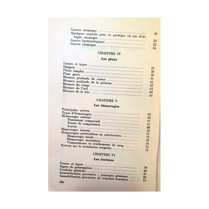 1. Manuel pratique de secourisme du médecin Général Genaud aux éditions France sélection
