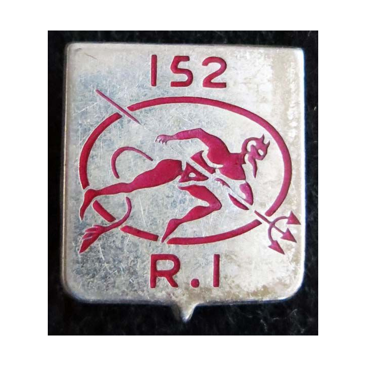 152° RI :152° régiment d'infanterie de fabrication Fraisse G. 477 dos lisse