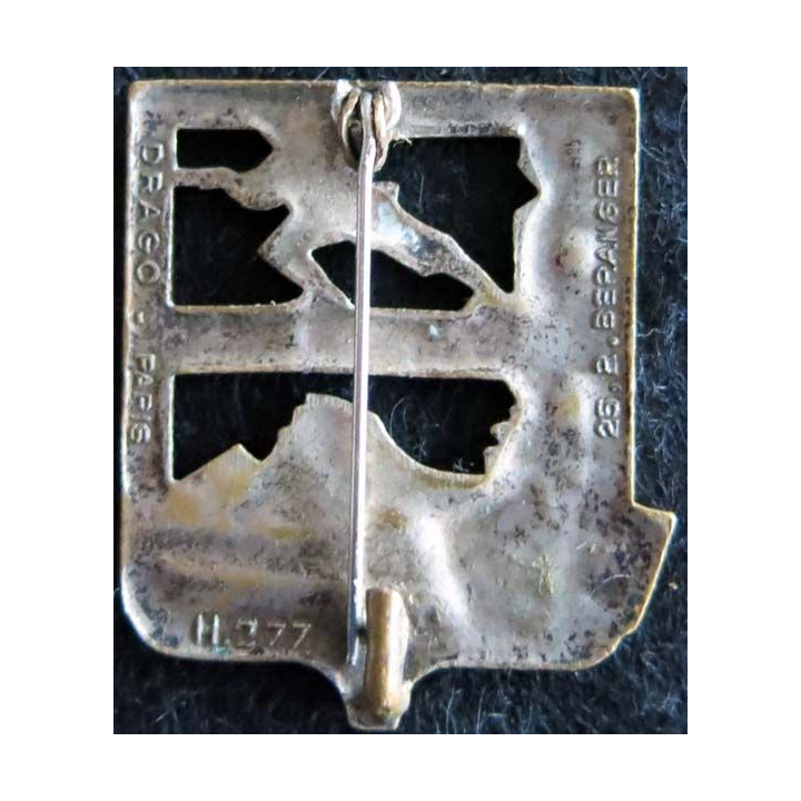 8° BI : 8° bataillon d'infanterie Drago Béranger  H. 277 en émail dos lisse attache type broche
