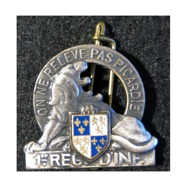 1° RI : 1° régiment d'infanterie de fabrication Drago Paris dos guilloché embouti 