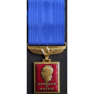 FRANCE : médaille de l'aéronautique 1945 en émail