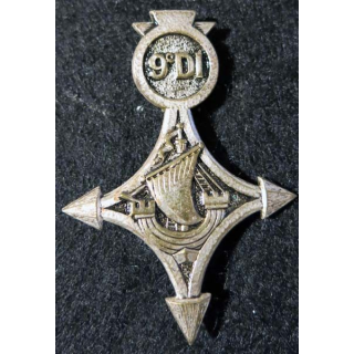 9° DI : 9° division d’infanterie de fabrication Drago Paris G. 1288 dos lisse