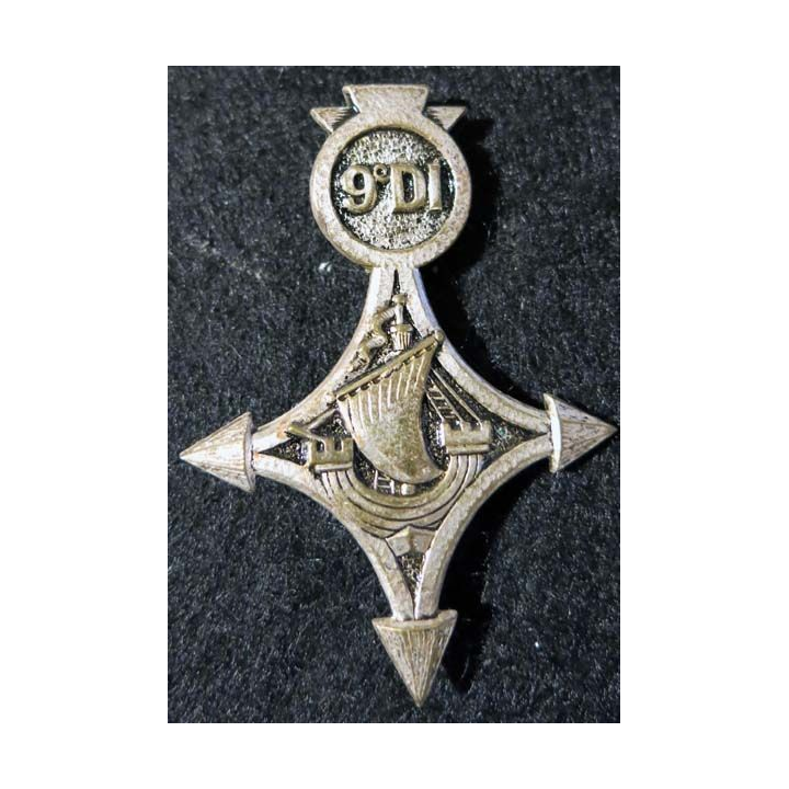9° DI : 9° division d’infanterie de fabrication Drago Paris G. 1288 dos lisse