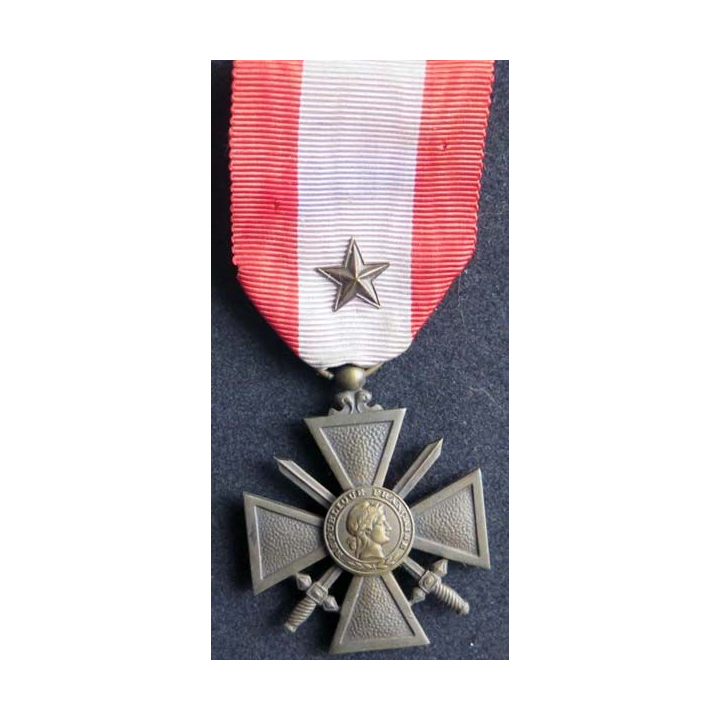 FRANCE : Croix de guerre des théâtres d'opérations extérieures en bronze avec clou bronze