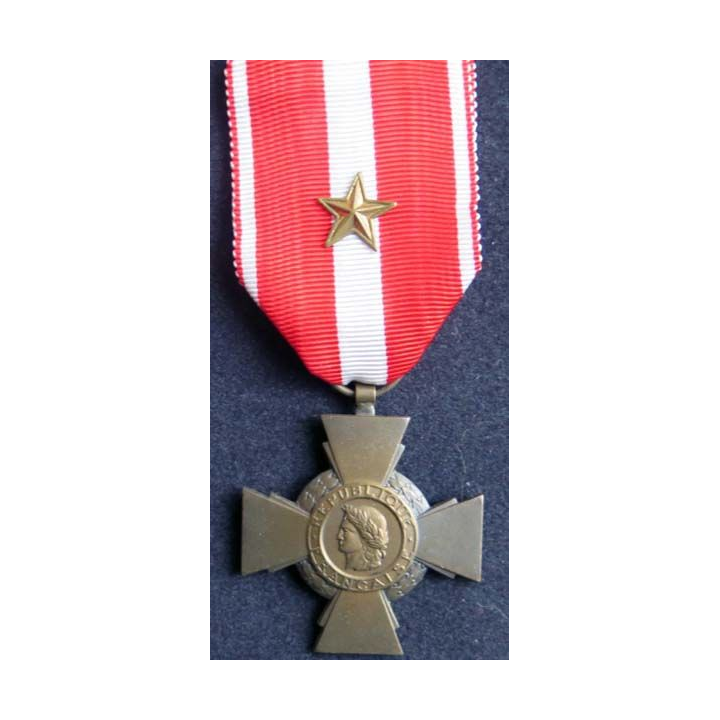 FRANCE : Croix de la valeur militaire en bronze avec citation (étoile de bronze) -1-