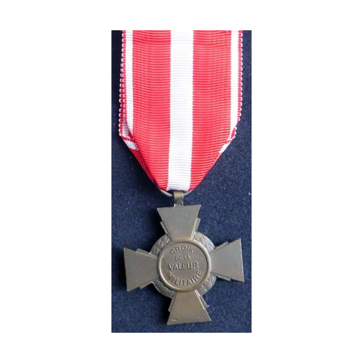 FRANCE : Croix de la valeur militaire en bronze avec citation (étoile de bronze) -1-