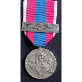 FRANCE : médaille de la défense nationale modèle argent avec la barrette "missions d'assistance extérieure"