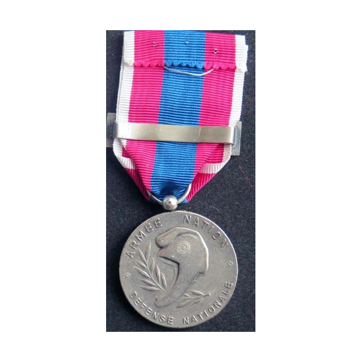 FRANCE : médaille de la défense nationale modèle argent avec la barrette "missions d'assistance extérieure"