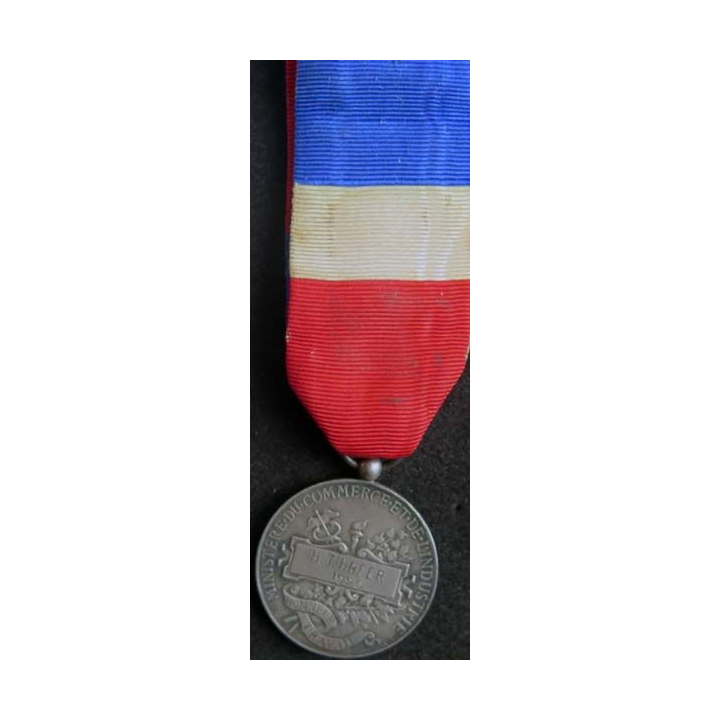 FRANCE : médaille du travail du commerce et de l'industrie attribuée à H. T. HOFER 1920 en argent