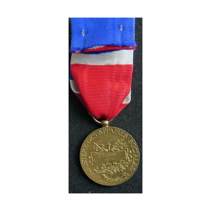 FRANCE : médaille d'or du travail du ministère du travail attribuée à T. LISON 1975