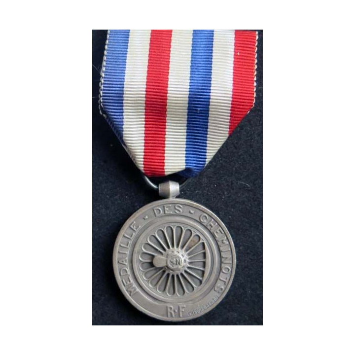 FRANCE : médaille des chemins de fer attribuée en 1949 à R. GOURSAUD en métal argenté