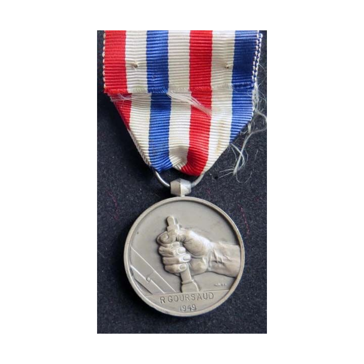 FRANCE : médaille des chemins de fer attribuée en 1949 à R. GOURSAUD en métal argenté