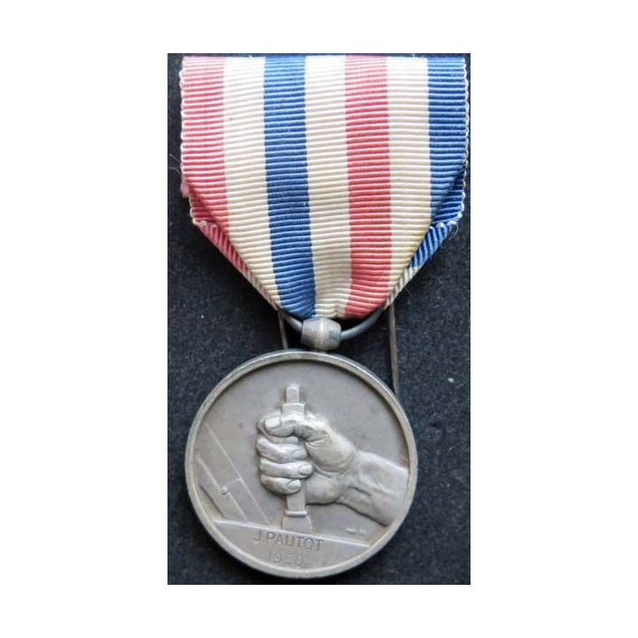 FRANCE : médaille des chemins de fer attribuée en 1950 à J. PAUTOT en métal argenté