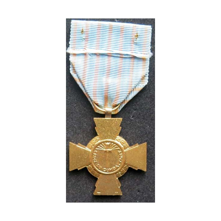 FRANCE : croix du combattant en métal doré ruban défraichi