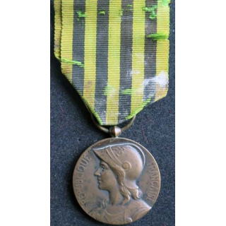 FRANCE : médaille commémorative de la guerre 1870-1871 en bronze diamètre 3 cm