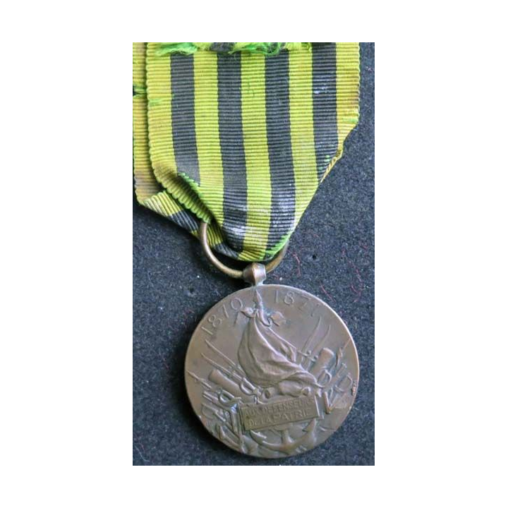 FRANCE : médaille commémorative de la guerre 1870-1871 en bronze diamètre 3 cm