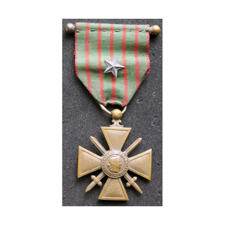 FRANCE : Croix de guerre 1914-1918 en bronze avec sa barrette et une citation -28