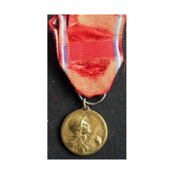 FRANCE : médaille de l'Union Nationale des Combattants UNC en bronze argenté
