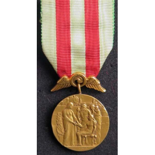 FRANCE : médaille de l'Union Nationale des Combattants UNC en bronze (4)