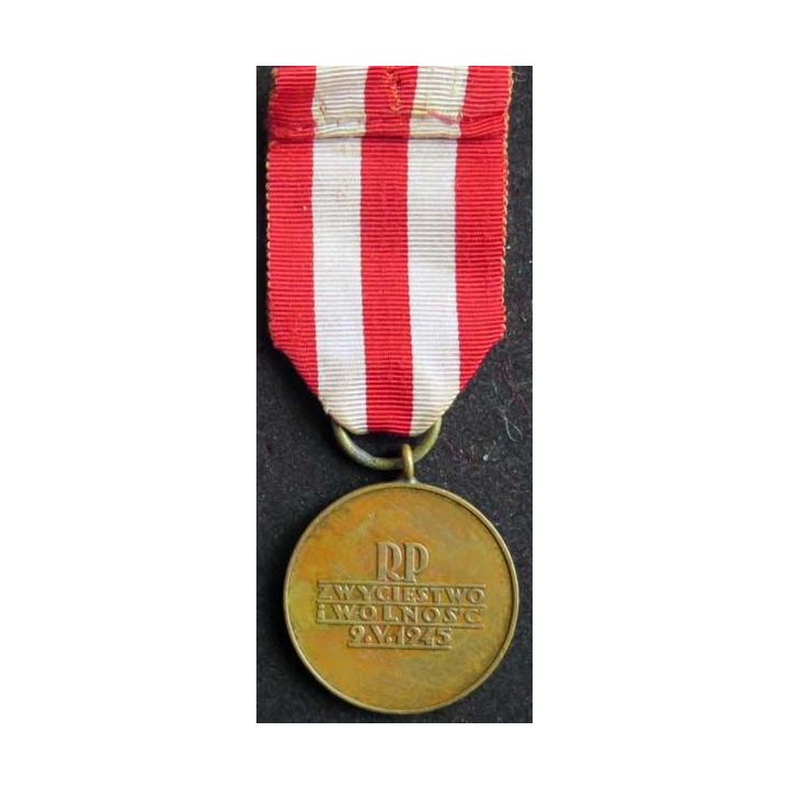 POLOGNE : Medaille de la victoire et de la liberté 1945 en bronze 