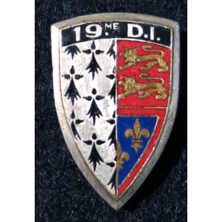 19° DI : 19° division d’infanterie  Arhus Bertrand en émail épingle recollée