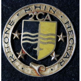 2° CA : 2° corps d'armée de fabrication Drago Béranger déposé en émail sans attache.