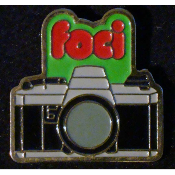 Pin's FOCI : pin's FOCI appareil photo 4,8 cm x 2,6 cm Loco Motiv