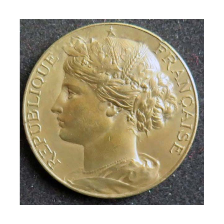MEDAILLE : médaille de la République Française de diamètre 37 mm en bronze