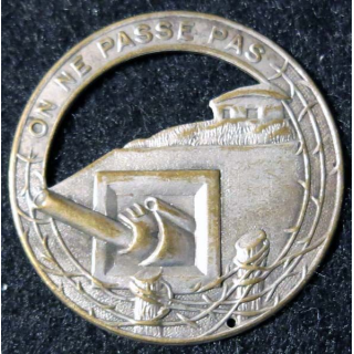 MAGINOT : Insigne métallique de béret de la ligne MAGINOT
