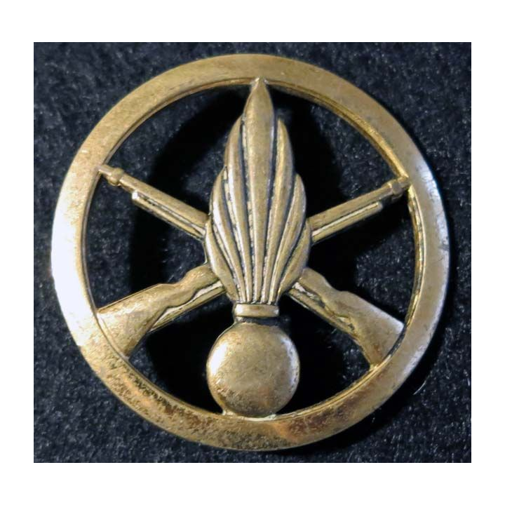 INFANTERIE : Insigne de béret infanterie de fabrication L. Bichet  