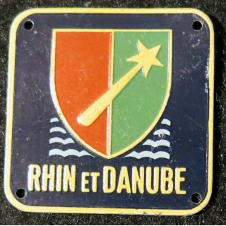 1° armée française Rhin et Danube alu sérigraphié, jaune, 31 X 31 mm