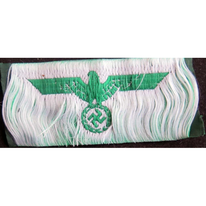 ALLEMAGNE : reproduction d'insigne de vareuse modèle 36 allemand vert 