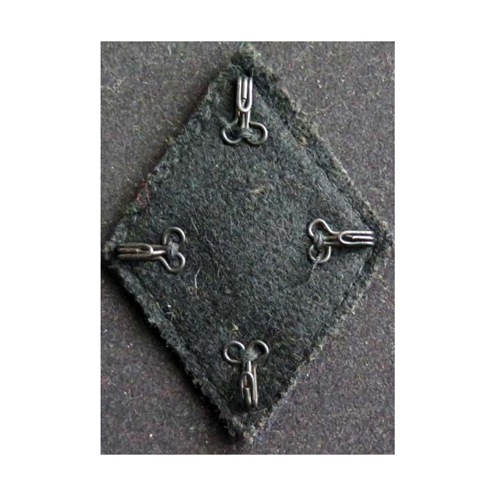 losange de bras modèle 45 : insigne tissu du 57° régiment d'Infanterie troupe