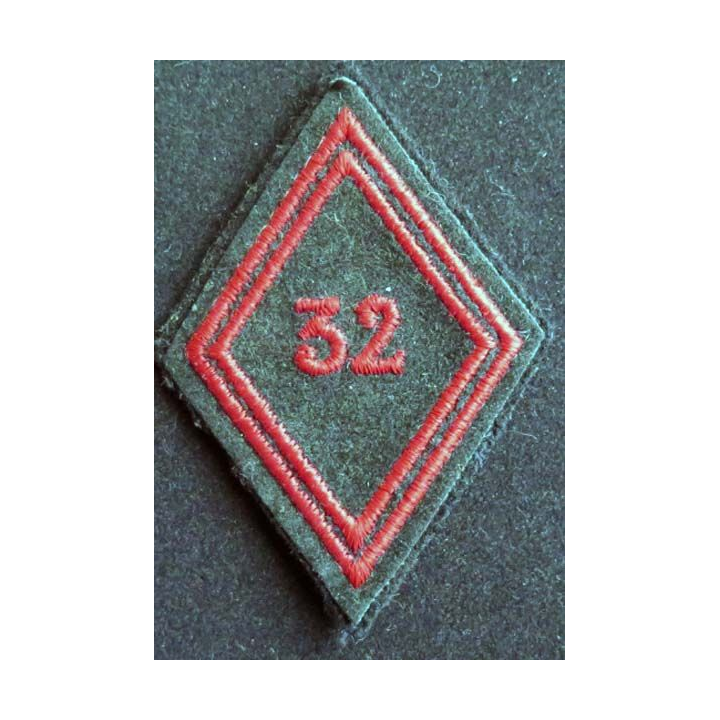 losange de bras modèle 45 : insigne tissu du 32° régiment d'Infanterie troupe