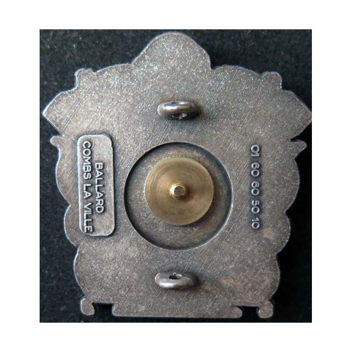 insigne métallique pompiers de La Verpillière de fabrication Ballard