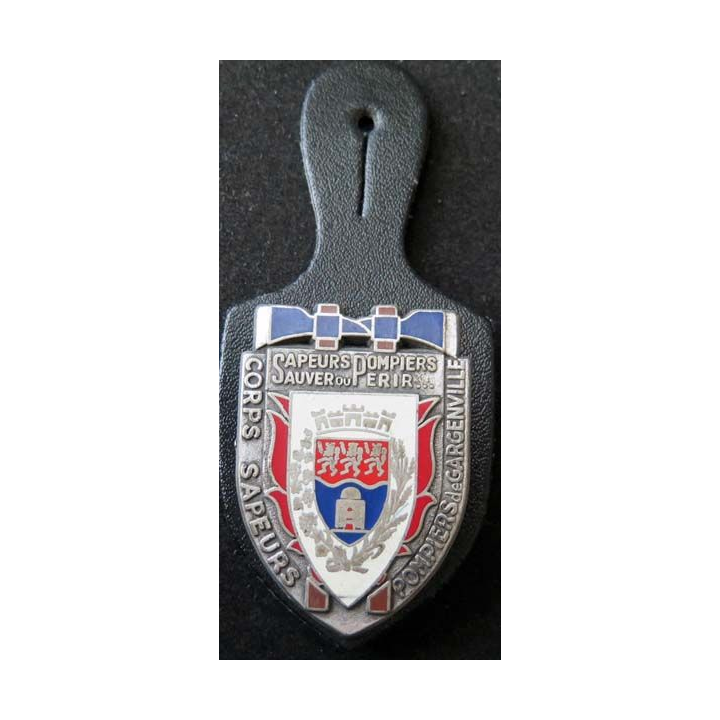 insigne métallique pompiers de Gargenville de fabrication Ballard