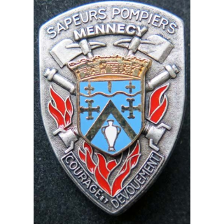 insigne métallique pompiers de Mennecy de fabrication Ballard