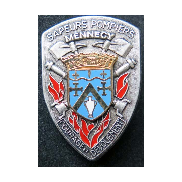 insigne métallique pompiers de Mennecy de fabrication Ballard