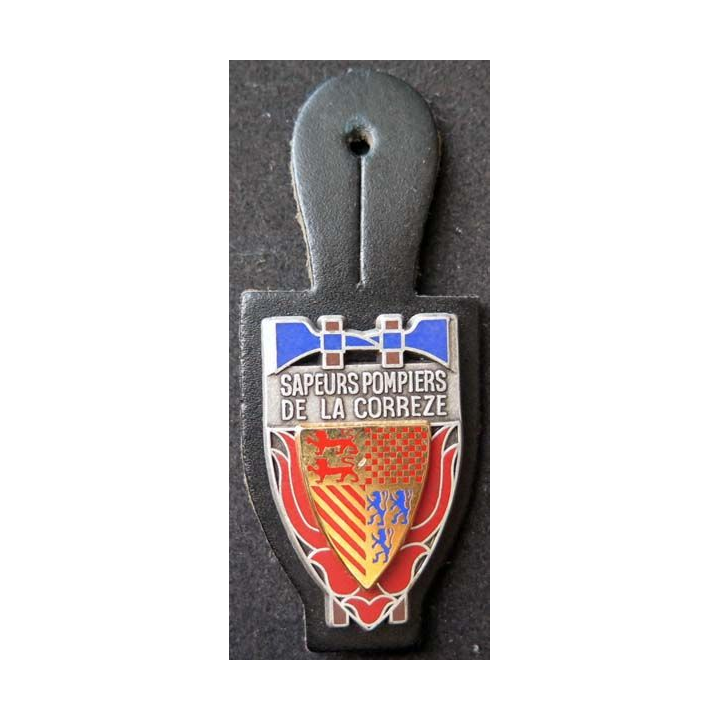 insigne métallique pompiers de la Corrèze de fabrication Ballard