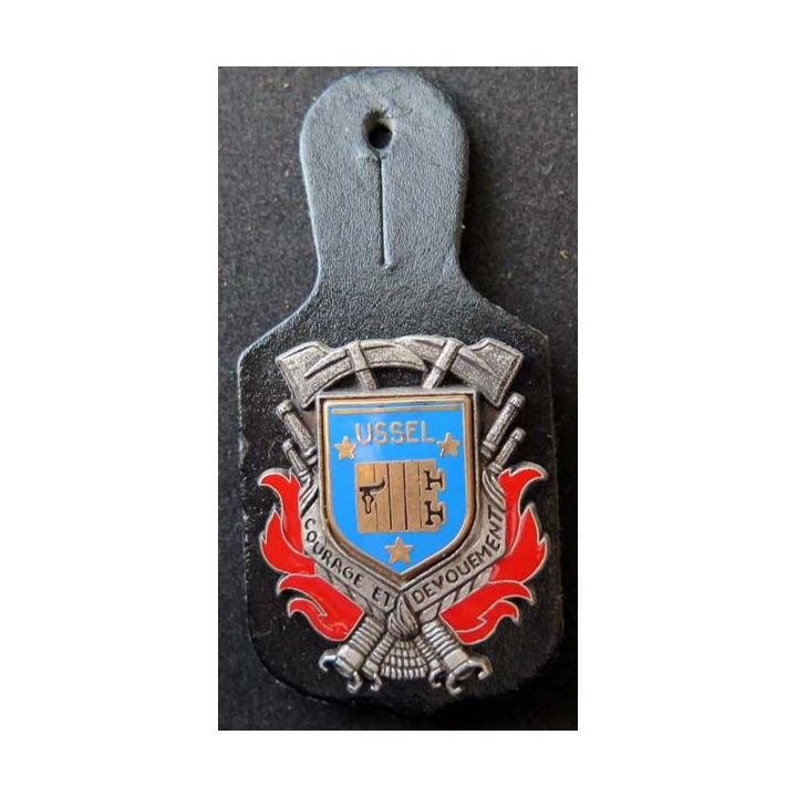 insigne métallique pompiers de Ussel de fabrication Ballard